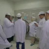 Delegasi OIC Comstech Fellowship Program mempelajari tata cara riset yang dilakukan di Laboratorium Bio Farma