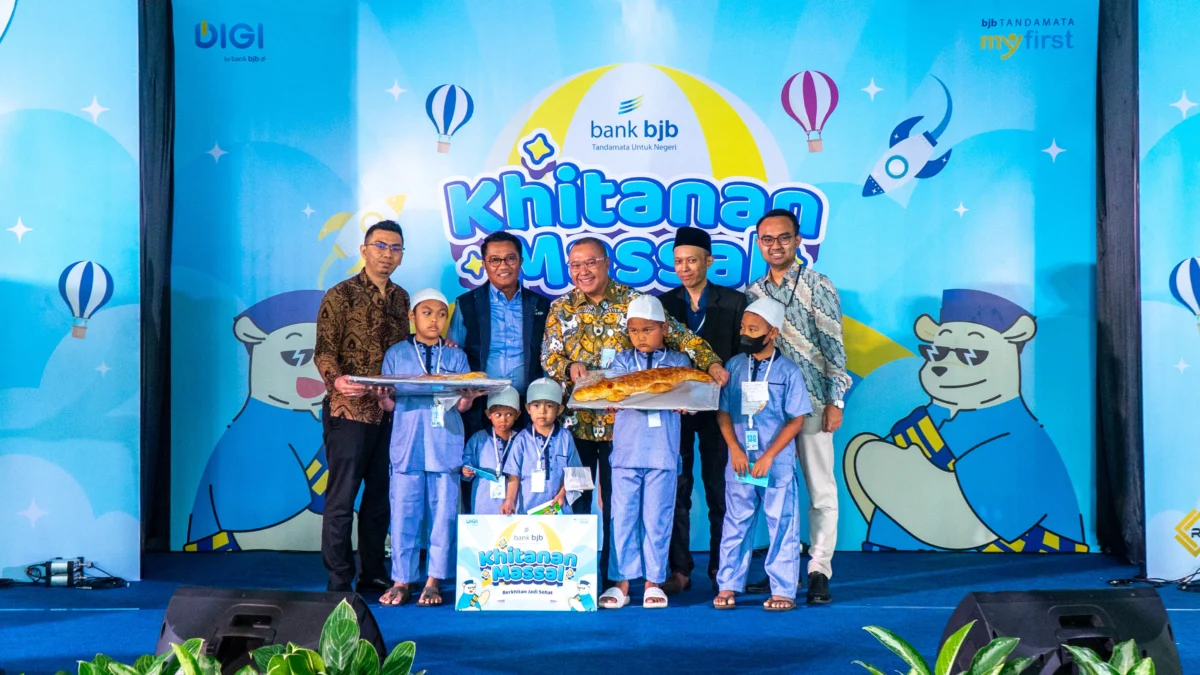 Beberapa peserta khitanan massal yang diselenggarakan bank bjb.