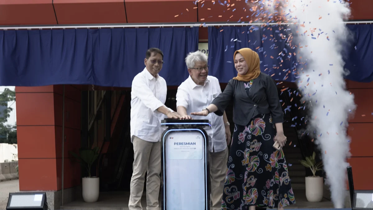 Tingkatkan Jalinan Kolaborasi dengan KAI, bank bjb Resmikan Penamaan Stasiun LRT Jabodebek “Pancoran bank bjb” Peresmian stasiun LRT Jabodebek Pancoran bank bjb oleh oleh Direktur Utama bank bjb, Yuddy Renaldi dan Direktur Utama KAI, Didiek Hartantyo serta Kepala Biro Perekonomian Sekretariat Daerah Provinsi Jawa Barat Yuke Mauliani Septinan mewakili Penjabat (Pj.) Gubernur Jawa Barat (25/7).