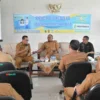 Kepala Pusat Pengelolaan Pendapatan Daerah Wilayah Kota Banjar, Benny Suranata (kanan) bersama Sekda Kota Banjar Soni Harison, dan Kepala BPKPD Banjar Asep Mulyana dalam sosialisasi program layanan Samsat, Senin 22 Juli 2024. (Cecep Herdi/Jabar Ekspres)