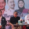 Jeje, Zulhas, dan Raffi saat menyapa warga KUD Sarwa Mukti, Kecamatan Cisarua, Bandung Barat. Sabtu (20/7). Foto Jabar Ekspres