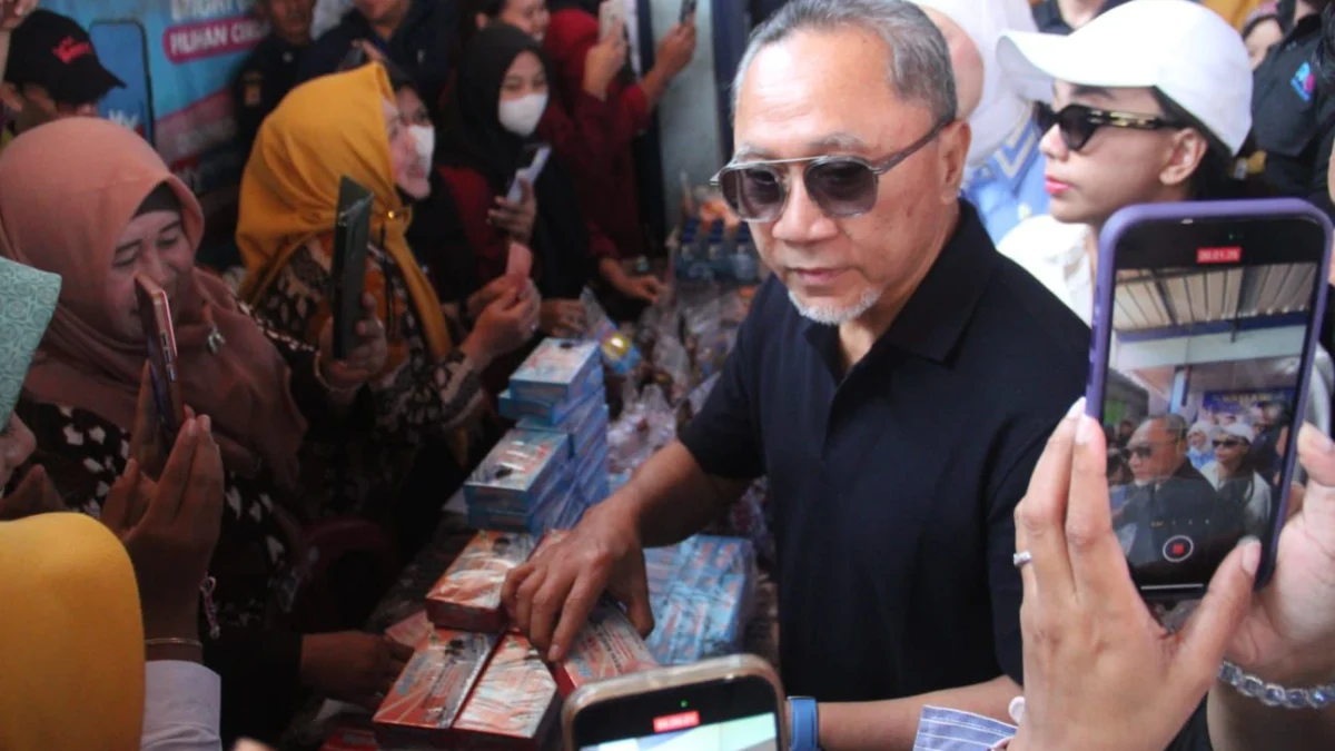 Ketum PAN saat menyapa warga Kecamatan Cisarua, Kabupaten Bandung Barat. Sabtu (20/7). Foto Jabar Ekspres