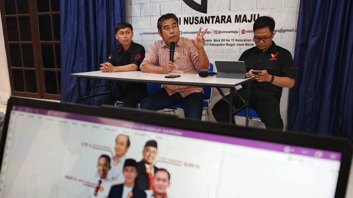 Empat Besar Elektabilitas Cawalkot Bogor Terbaru Hasil Survei LS Vinus Direktur Eksekutif LS Vinus, Yusfitriadi saat menyampaikan hasil survei ketiga elektabilitas bakal calon wali kota dan wakil wali Kota Bogor, Senin (29/7). (Yudha Prananda / Jabar Ekspres)