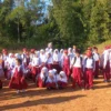 Puluhan siswa SDN 1 Babakan Talang, Desa Cibedug, Kecmatan Rongga, KBB terpaksa gelar KBM di lapangan sepak bola. Senin (15/7). Foto istimewa (Desa Cibedug)