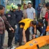 Proses evakuasi penemuan mayar wanita dan anak yang tenggelam di Sungai Citarum. (Instagram infokabupatenbandung)