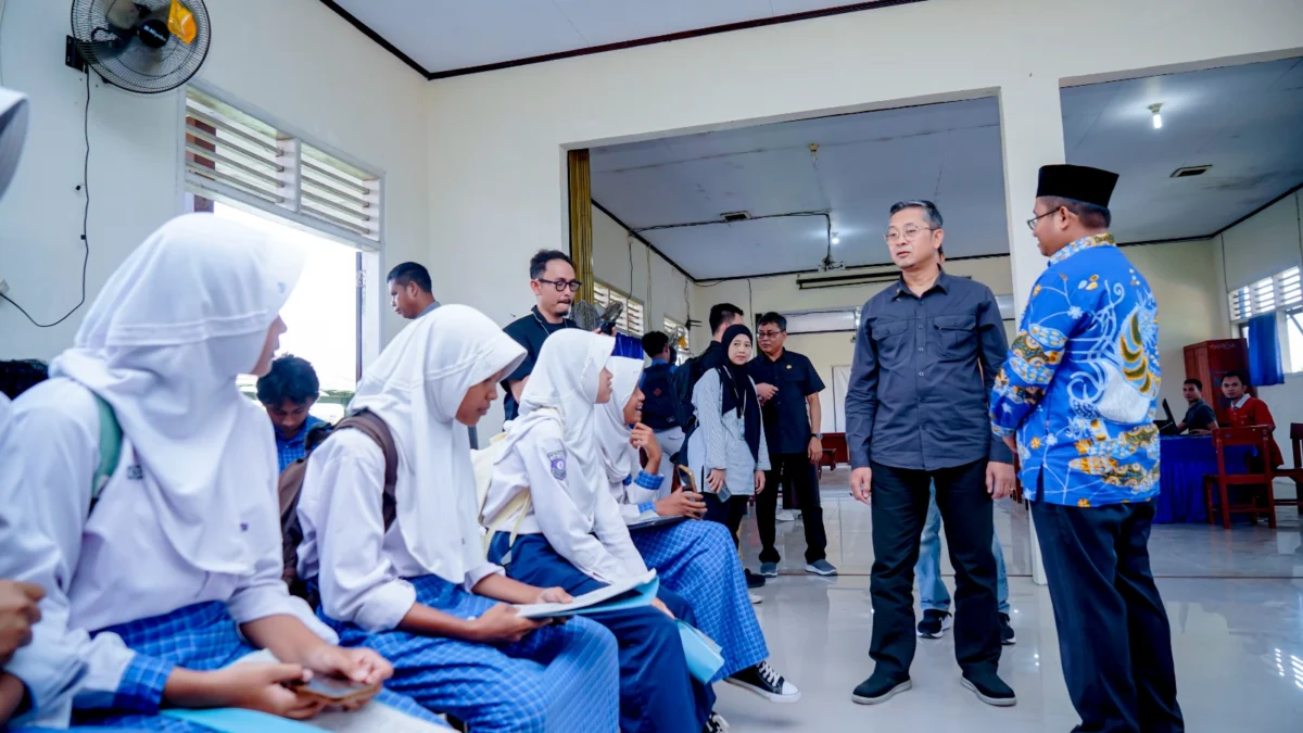 Plh. KepalaDisdik Jabar M. Ade Afriandi saat monitoring evaluasi di SMAN 3 Ciamis, Senin (8/7/2024)