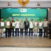 Sekda Jabar Herman Suryatman saat rapat evaluasi dengan Irjen Kementan RI di Dinas Tanaman Pangan dan Hortikultura Provinsi Jawa Barat, Kota Bandung, Kamis (4/7/2024) (Rizalfs/Dokpim Jabar)