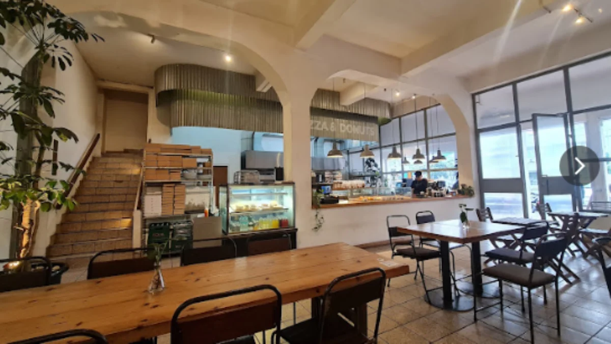 Nongkrong Sampai Pagi, Ini 5 Cafe 24 Jam di Bandung yang Wajib Dikunjungi