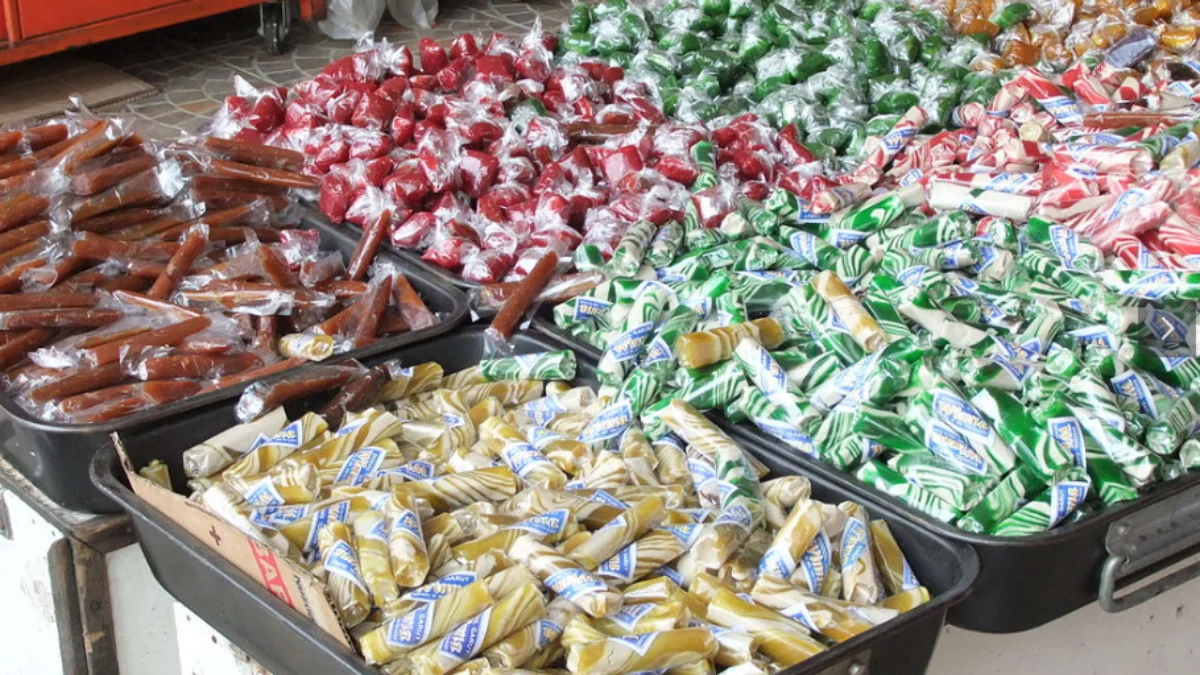 Lezat dan Unik! Inilah Oleh-Oleh Khas Jawa Barat yang Wajib Dibawa Pulang Lezat dan Unik! Inilah Oleh-Oleh Khas Jawa Barat yang Wajib Dibawa Pulang