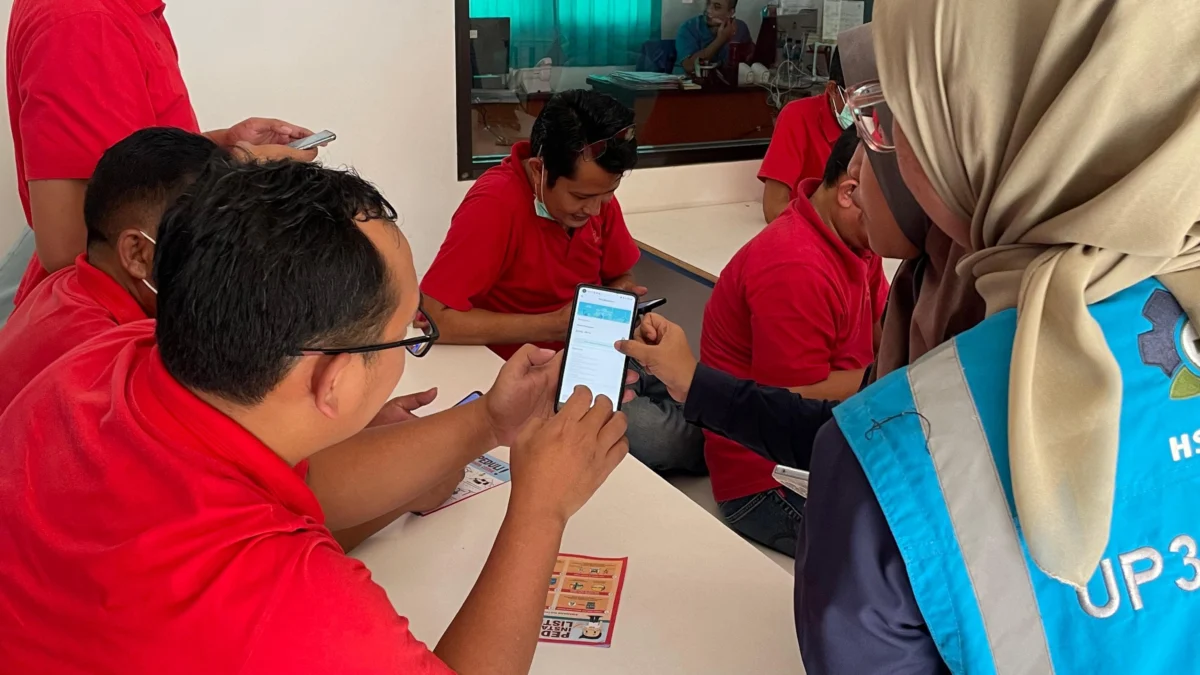 Edukasi Tingkatkan Transaksi PLN Mobile, PLN Unit Layanab Cibabat Lakukan Program Grebek Office