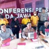 Dok. Polda Jabar ungkap kasus penipuan online. Kamis (18/7). Foto. Sandi Nugraha.