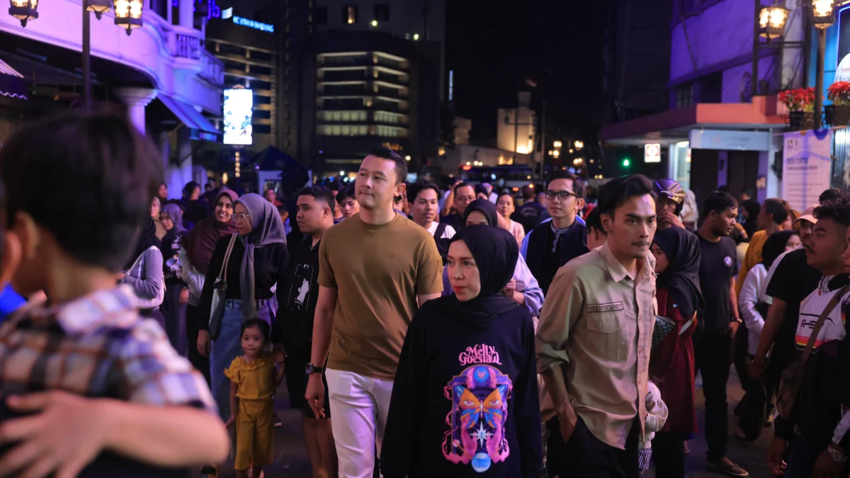 R Dhani Wirianata Maju Pilwalkot Bandung, Melly Goeslaw: Siap Turun Gunung