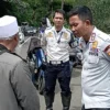 Pasca penggusuran para pedagang kaki lima di Puncak Bogor, kawasan tersebut kini marak terjadi pungli yang dilakukan oleh juru parkir liar.