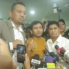 Pegi Setiawan yang dituduh terlibat dalam kasus pembunuhan kasus Vina dan Eky di digugatan Praperadilan di kabulkan oleh hakim.