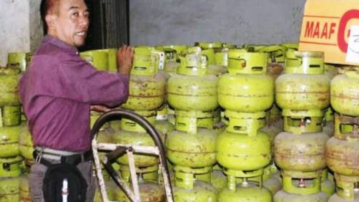 Pejualan Gas 3 Kg bersubsidi  yang di produksi Petamina, di tingkat pengecer akan dibatasi. Pembelian baru bisa dilakukan di pangkalan.