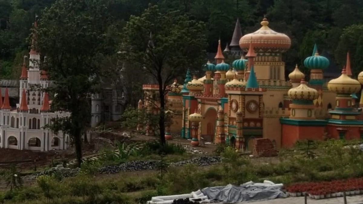 Pembangunan tempat wisata Bianglala di Puncak Bogor yang di bangun oleh salah satu BUMD Jawa Barat PT Jaswita diduga telah melanggar aturan