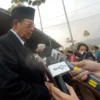Presiden ke-6 Indonesia, Susilo Bambang Yudhoyono ( SBY ) hadir dalam pemakaman mantan Wakil Presiden ke-9 Hamzah Haz.