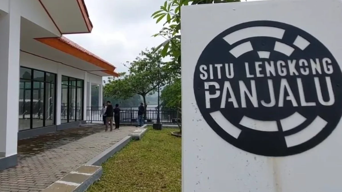 Proyek revitalisasi Situ Panjalu, Kabupaten Ciamis senilai Rp 10,2 miliar yang dikerjakan oleh SDA Jawa barat sampai saat ini belum rampung.