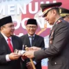 Ketua DPRD Kota Bogor, Atang Trisnanto saat menghadiri HUT Bhayangkara ke-78 di Alun-alun Kota Bogor, Senin (1/7). (Yudha Prananda / Jabar Ekspres)