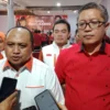 Ketua DPD PKS Kota Bogor, Atang Trisnanto bersama Ketua DPC PDI Perjuangan Kota Bogor, Dadang Iskandar Danubrata. (Yudha Prananda / Jabar Ekspres)