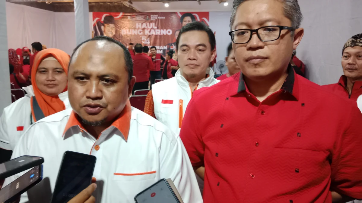 Jelang Pilkada Kota Bogor, PKS dan PDI Perjuangan Makin Lengket Ketua DPD PKS Kota Bogor, Atang Trisnanto bersama Ketua DPC PDI Perjuangan Kota Bogor, Dadang Iskandar Danubrata. (Yudha Prananda / Jabar Ekspres)