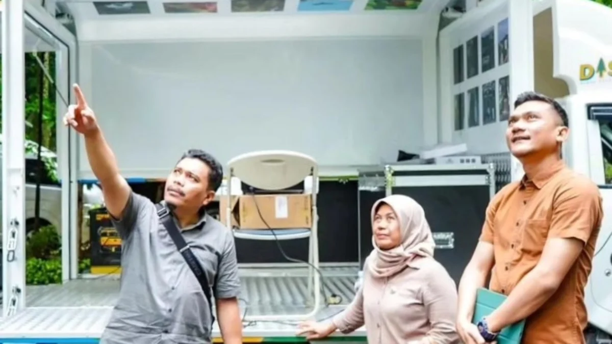 POTENSI : Anggota Pansus VII DPRD Jabar R Yunandar Rukhiadi Eka Perwira (kiri) saat meninjau Tahura Ir H Djuanda. (Ist)