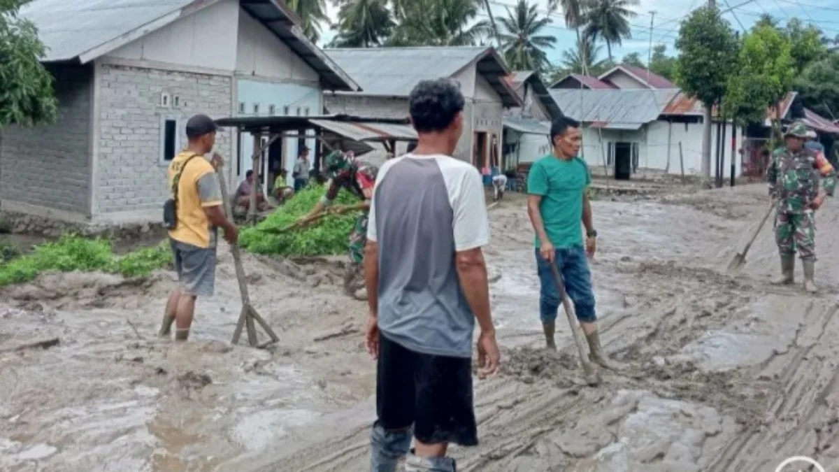 71 Rumah Warga di Desa Bobo Sulawesi Tengah Terendam Banjir Lumpur 71 Rumah Warga di Desa Bobo Sulawesi Tengah Terendam Banjir Lumpur. Foto/ANTARA
