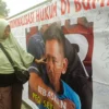 Ibunda Pegi Setiawan Kartini setelah Sidang Praperadilan Pegi di Pengadilan Negeri 1 Bandung, Jalan R.E.Martadinata, Selasa(1/7/24). (Pandu Muslim/Jabar Ekspres)
