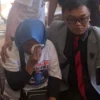 Haru : Tangisan ibu Pegi Setiawan, Kartini setelah sang anak dinyatakan tak bersalah dalam kasus pembunuhan Vina Cirebon (Sadam Husen Soleh Ramdhani)