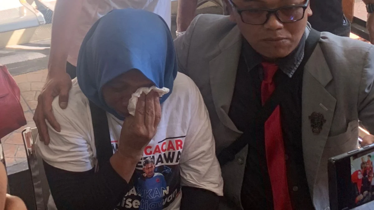 Haru : Tangisan ibu Pegi Setiawan, Kartini setelah sang anak dinyatakan tak bersalah dalam kasus pembunuhan Vina Cirebon (Sadam Husen Soleh Ramdhani)