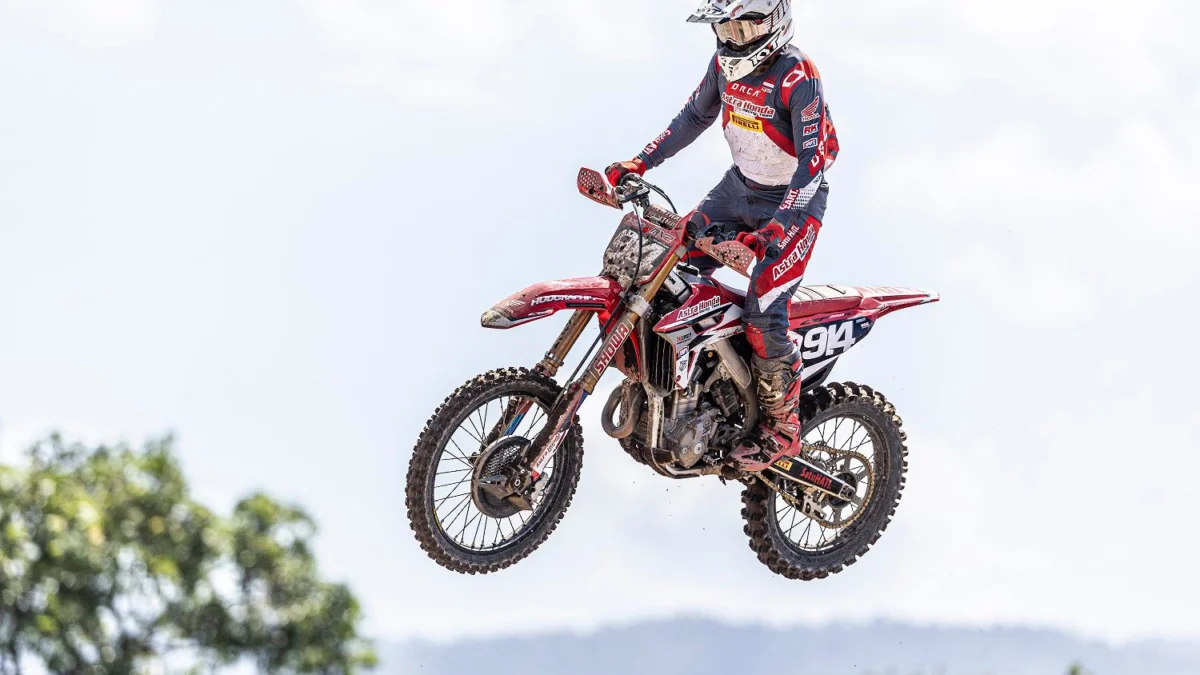 Crosser Astra Honda Tuntaskan Perjuangan di MXGP Lombok Crosser Astra Honda Tuntaskan Perjuangan di MXGP Lombok