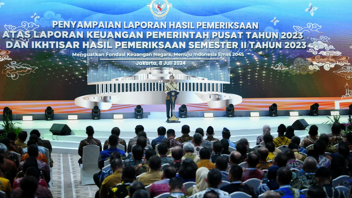 Penjabat Gubernur Jawa Barat Bey Machmudin saat menghadiri penyampaian Laporan Hasil Pemeriksaan Badan Pemeriksa Keuangan atas Pengelolaan dan Tanggung Jawab Keuangan Negara di Cendrawasih Room, Jakarta Convention Center, Senin (8/7/2024)