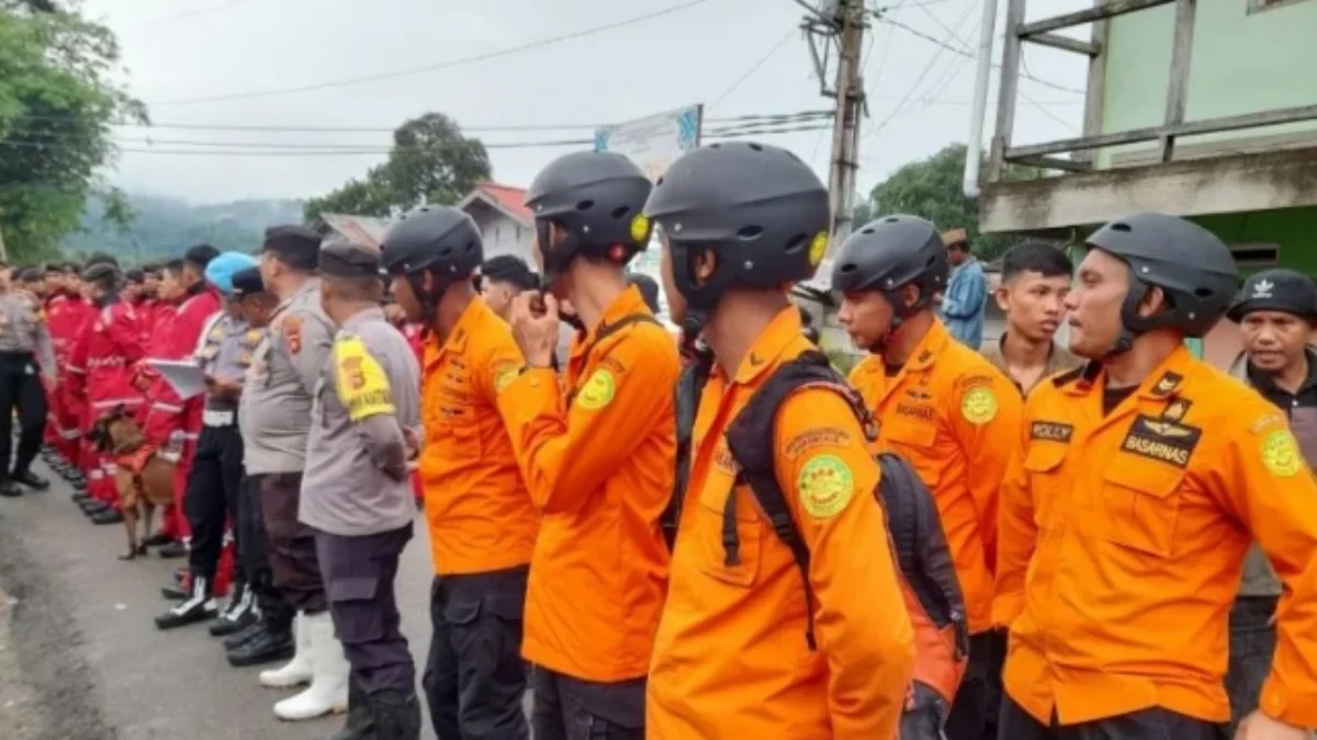 230 Personel Gabungan Diterjunkan untuk Lakukan Pencarian Korban Tanah Longsor di Gorontalo 230 Personel Gabungan Diterjunkan untuk Lakukan Pencarian Korban Tanah Longsor di Gorontalo