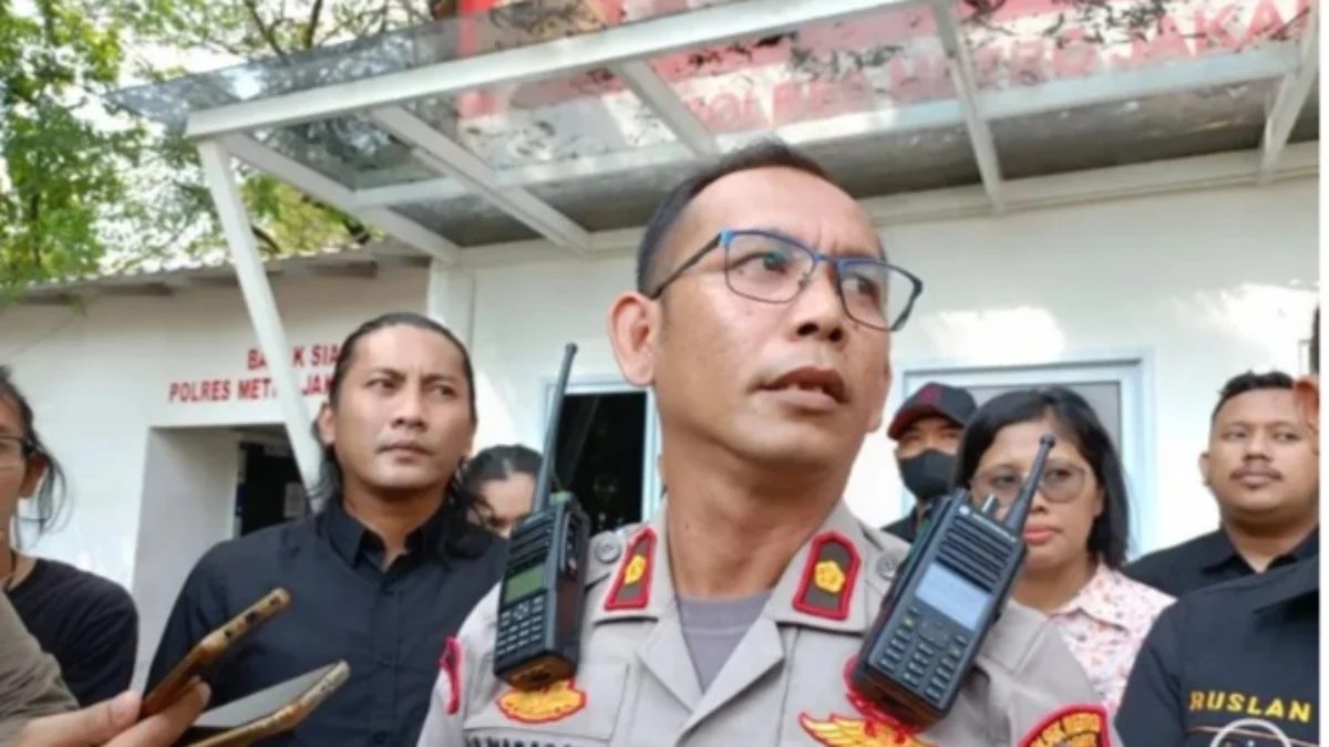 Kapolsek Metro Gambir Kompol Jamalinus Nababan di Kawasan Monas, Jakarta, Senin (8/7). Foto/ANTARA.