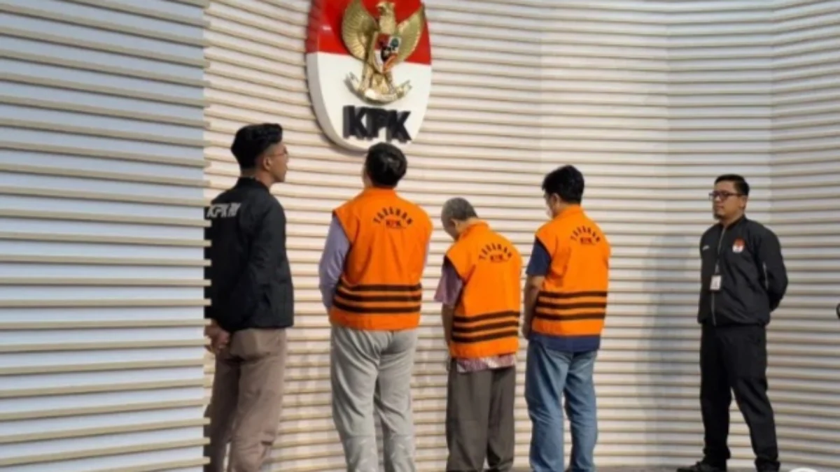 KPK Tahan 3 Tersangka Dugaan Korupsi PLN Unit PLTU Bukit Asam KPK tahan 3 tersangka dugaan kasus korupsi PLN Unit PLTU Bukit Asam. Foto/ANTARA