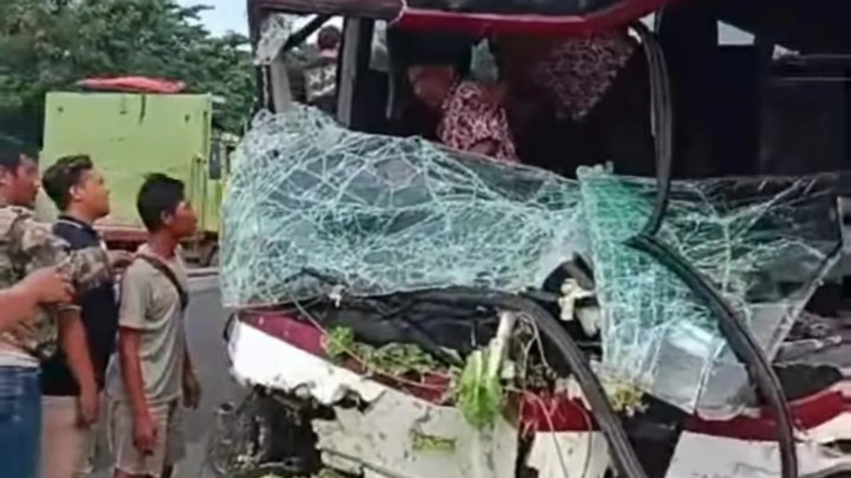 Kecelakaan beruntun di Tol Cipularang