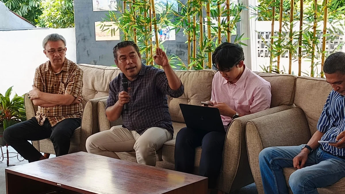 Sejumlah narasumber saat berdiskusi terkait Green Democratic menjelang Pilkada 2024. (Yudha Prananda / Jabar Ekspres)
