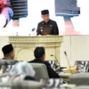 Ranperda P2APBD 2023 Sah Menjadi Perda, Bey Machmudin Sampaikan KUA/PPAS 2025 Penjabat Gubernur Bey Machmudin menghadiri Rapat Paripurna DPRD Jabar di Ruang Rapat Paripurna DPRD Jabar, Kota Bandung, Jumat (12/7/2024).