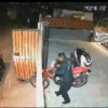 Rekaman CCTV pencurian sepeda motor di Puncak Bogor/Istimewa/