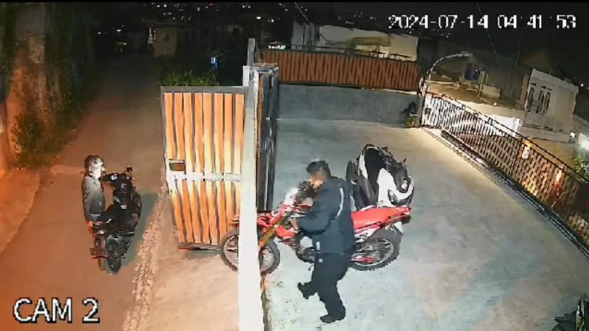 Rekaman CCTV pencurian sepeda motor di Puncak Bogor/Istimewa/