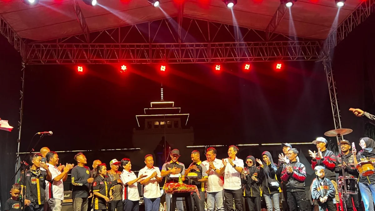 Anniversary 15 Tahun HBRC Semarakkan Regional Public Launching New Honda BeAT di Bandung Anniversary 15 Tahun Honda BeAT Riders Club Bandung disaksikan jajaran manajemen PT Daya Adicipta Motora/ Dok . PT Daya Adicipta Motora