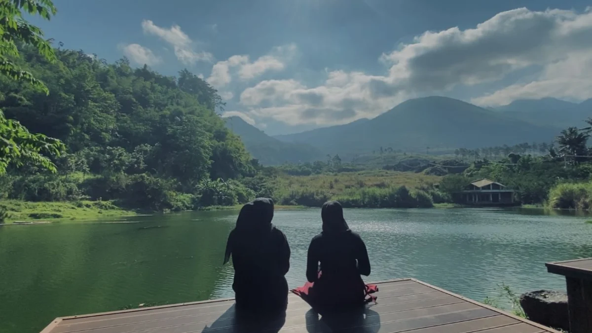 5 Rekomendasi Cafe yang Wajib Dikunjungi saat Berada di Garut! 5 Rekomendasi Cafe yang Wajib Dikunjungi saat Berada di Garut! (lokasi: Balong Cafe)