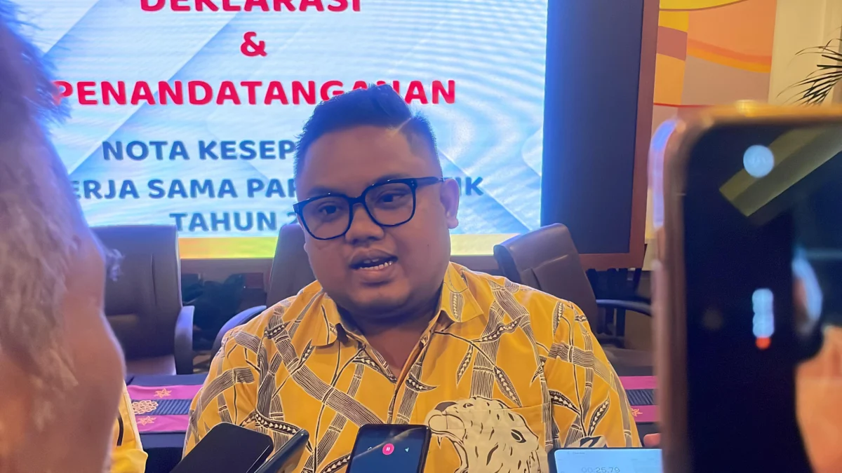 Perwakilan DPW Nasdem Jabar Datangi Kerjasama Koalisi ‘Alus Pisan’, DPD Nasdem Kabupaten Bandung Sebut Hanya Mewakili Personal Dewan Pimpinan Wilayah (DPW) Nasdem Jawa Barat, Rizal Efendi Arismunandar yang ikut hadir pada penandatanganan kerjasama koalisi ‘Alus Pisan’ yang diusung tiga partai yakni Golkar, PKS dan PDI-Perjuangan pada Minggu (7/7). Foto Agi