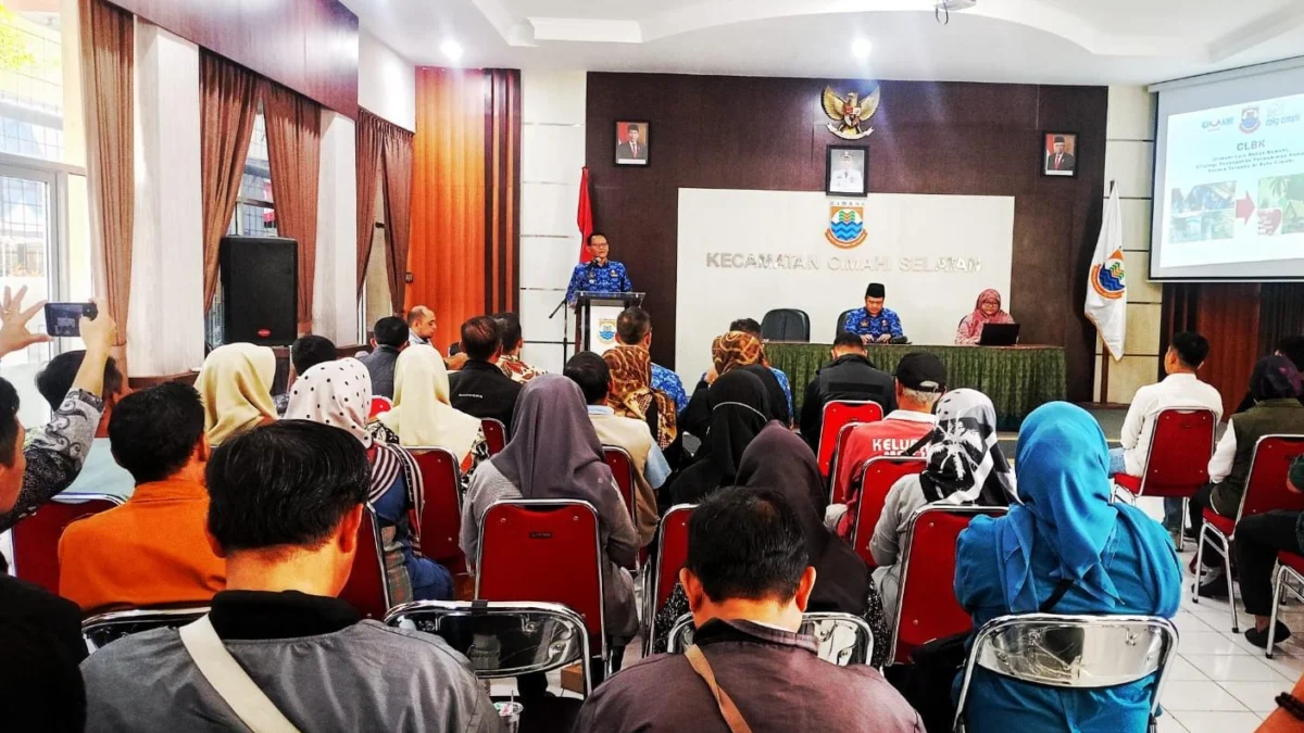 Doc. Camat Cimahi Selatan, Ceppy Rustiawan saat Sambutan dalam Sosialisasi Peningkatan Kualitas Kawasan Permukiman Kumuh di Aula Kecamatan Cimahi Selatan (Ist)