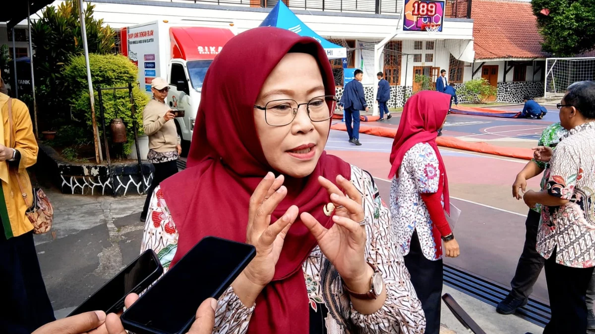 SMPN 1 Cimahi Dorong Literasi Keuangan Siswa Sejak Dini Doc. Kepala Sekolah SMPN 1 Cimahi, Sri Mulyaningsih Usai Sosialisasi Gerakan Simpanan Pelajar (Foto: Mong/ Jabar Ekspress)