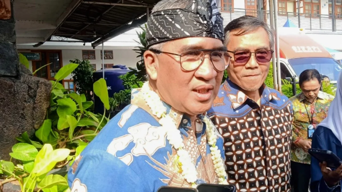 Doc. Pj Wali Kota Cimahi, Dicky Saromi Tanggapi Pencalonan Diri Sekda Dikdik S Nugrahawan dalam Pilkada Kota Cimahi (Foto: Mong/Jabar Ekspress)