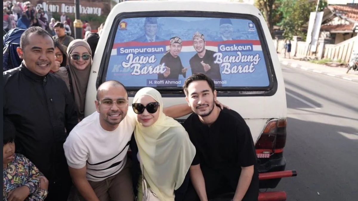 Raffi Ahmad beserta keluarga, dan Jeje saat berkunjung ke kawasan Lembang, Bandung Barat. Minggu (30/6). Foto instagram ritchieismail.