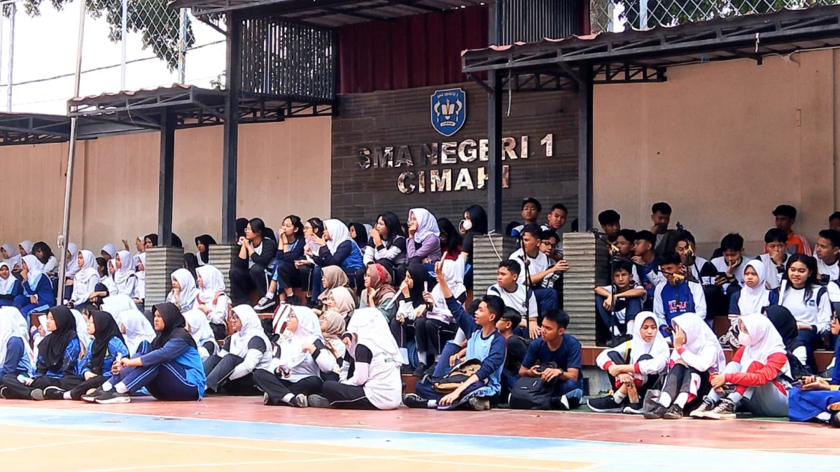 Doc. Masa Pengenalan Lingkungan Sekolah (MPLS) SMAN 1 Cimahi Tekankan Pentingnya Berorganisasi Pada Siswa Baru (Foto: Mong/Jabar Ekspress)