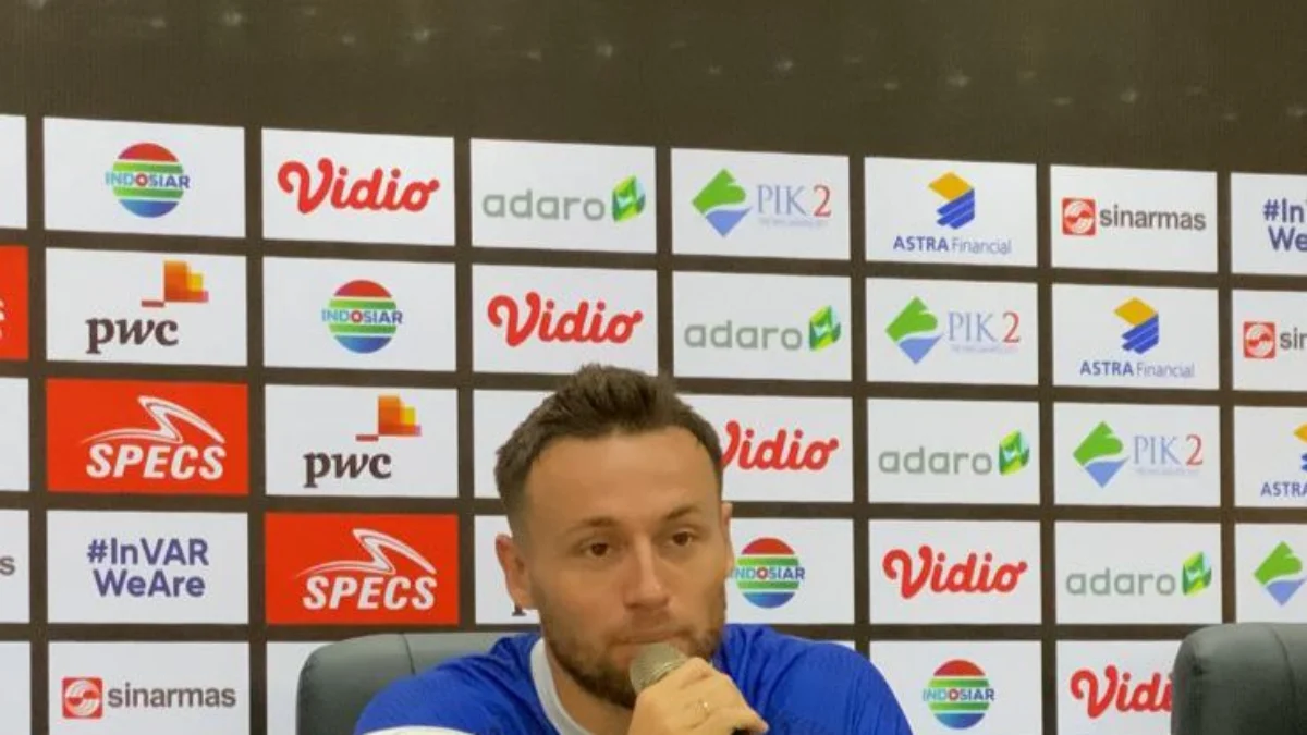 Marc Klok saat mengutarakan target realistis Persib di Piala Presiden 2024, pada sesi PMPC di Stadion Si Jalak Harupat, Kamis (18/6). (Sadam / JE)