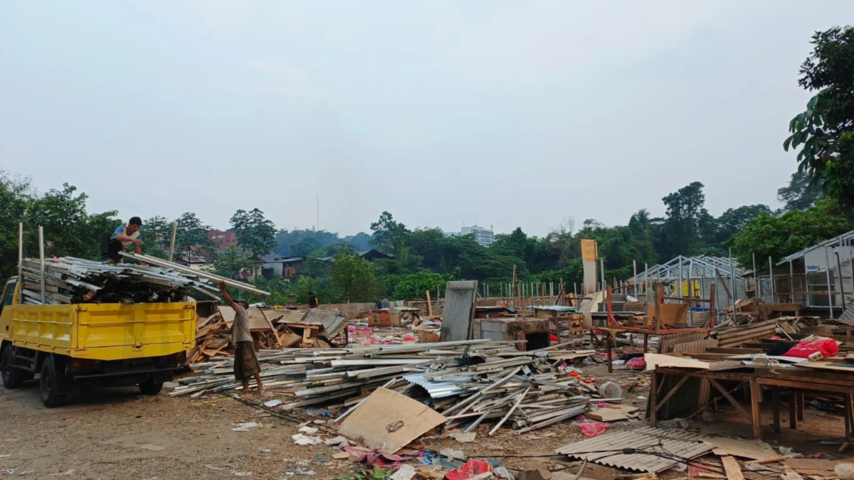 Suasana di lahan TPS Pedagang Pasar Jambu Dua, Kota Bogor, Kamis (18/7) Sore. (Yudha Prananda / Jabar Ekspres)